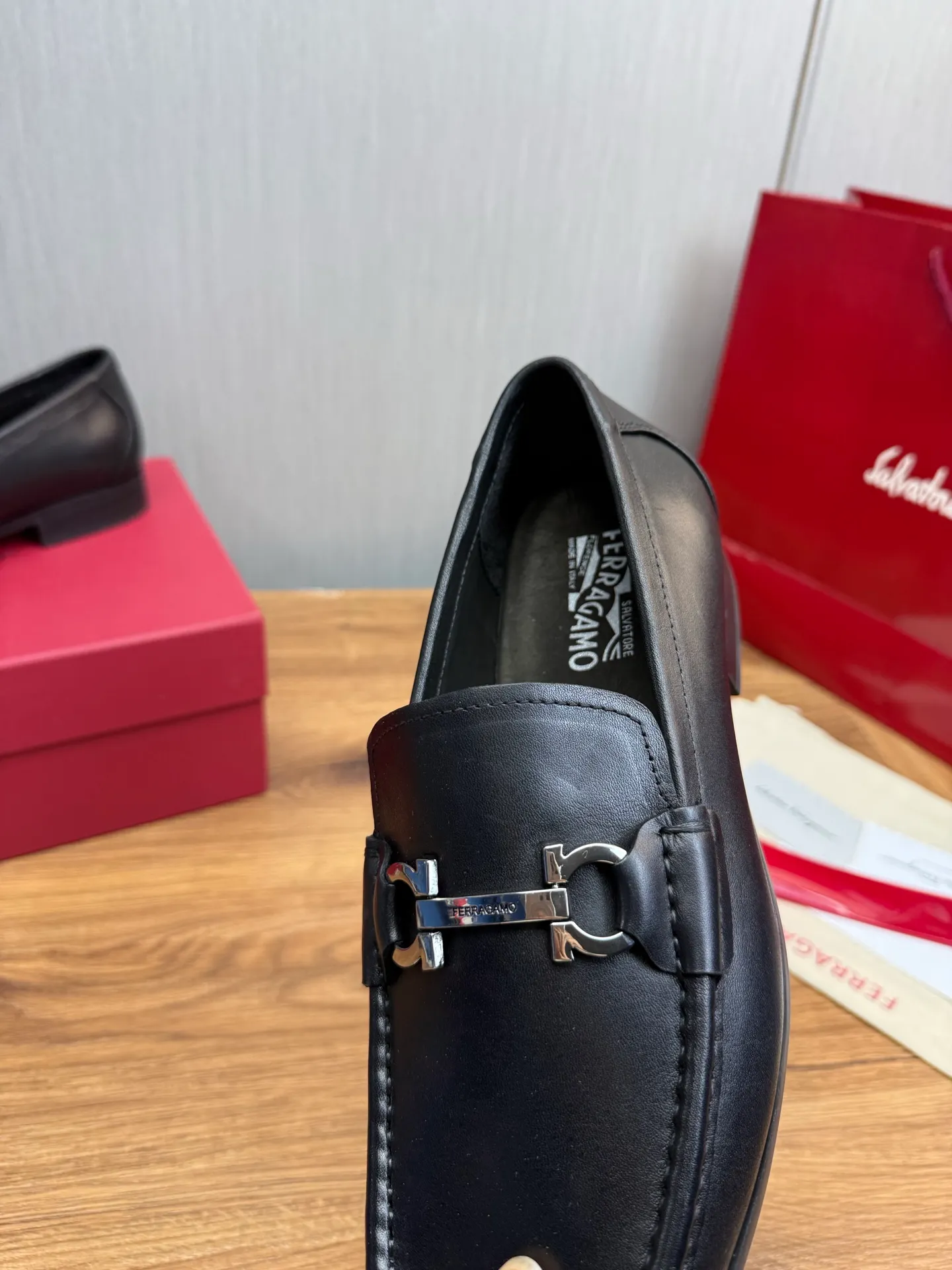 Men's shoes 💰760💰 Ferragamo. [Ferragamo] Men's Loaf leather shoes, the latest hot style, 1:1 original purchase quality, top quality, imported open-edge beaded cowhide leather on the upper, hand-made three-dimensional stitching highlights the round toe design, the inner feet are made of imported cowhide, with original wear-resistant rubber outsole, matching code 39-44, (38, 45 custom-made, non-refundable)